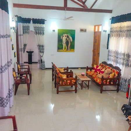 Rodrigo's Villa & Restaurant Negombo Esterno foto