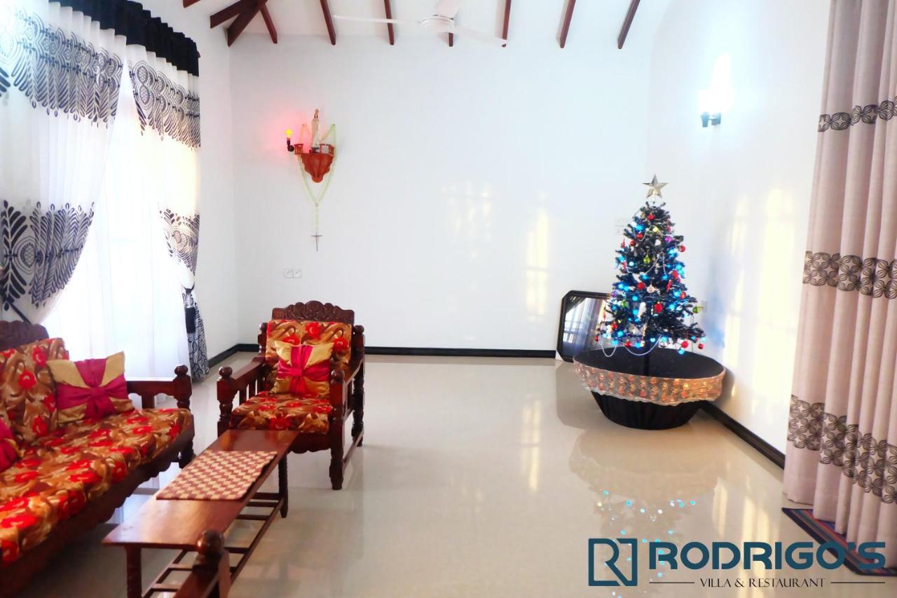 Rodrigo's Villa & Restaurant Negombo Esterno foto