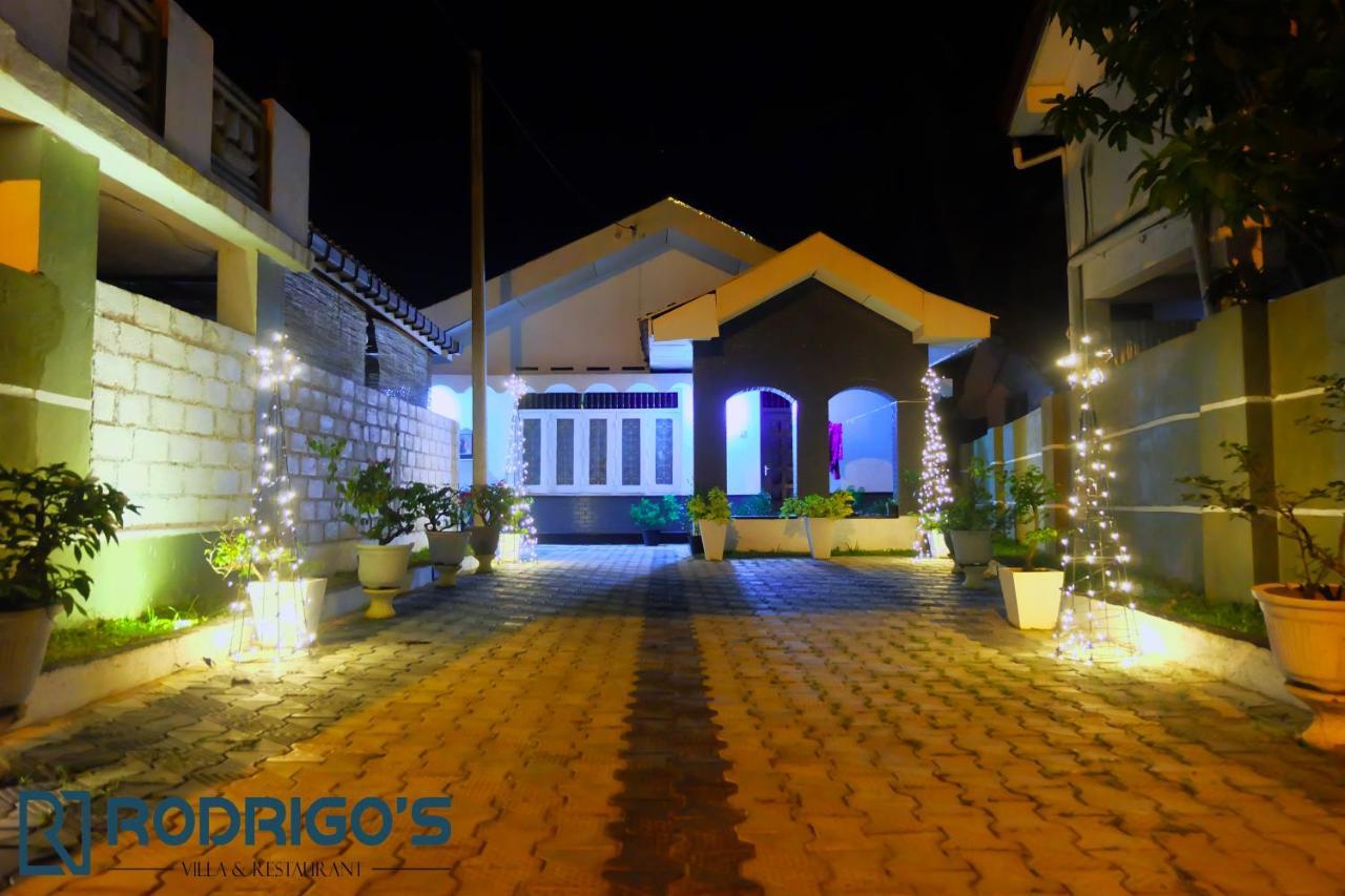 Rodrigo's Villa & Restaurant Negombo Esterno foto